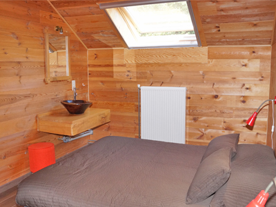 gîte le bois aux charmes slaapkamer badkamer